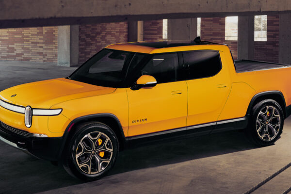 Обновлённые пикап и внедорожник Rivian R1T и R1S могут получить новую батарею