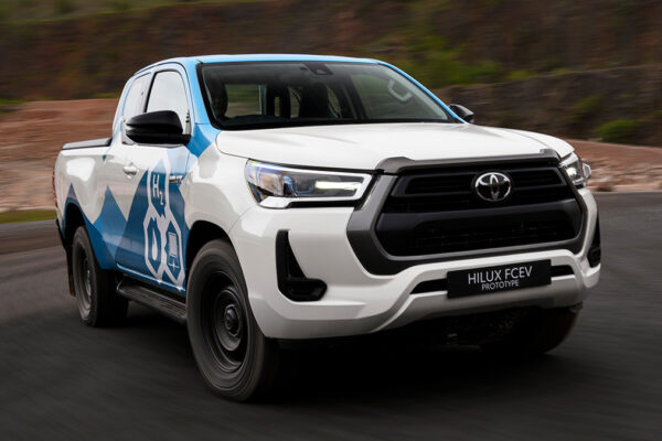 Toyota отправила на испытания водородный пикап Hilux с техникой Mirai