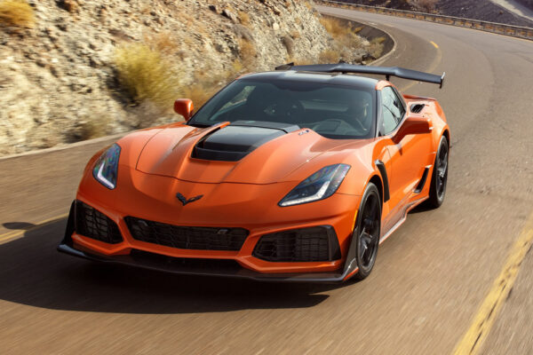 Новый Chevrolet Corvette ZR1 готовится дебюту: тизер и дата премьеры