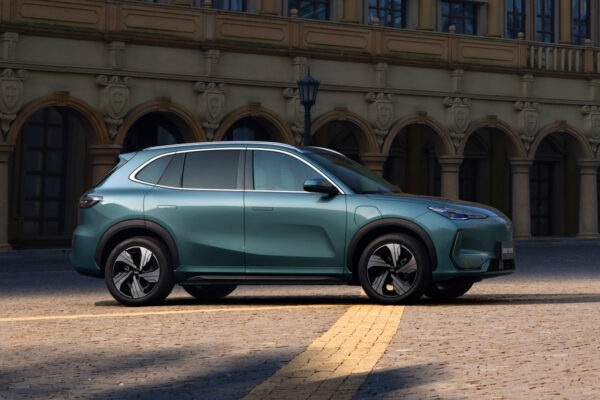 Кроссовер Geely EX5 скоро стартует в России: объявлены цены