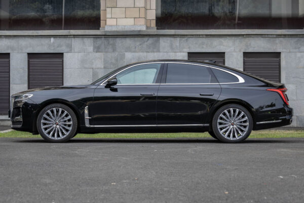Делюкс без вариантов: тест-драйв Hongqi H9